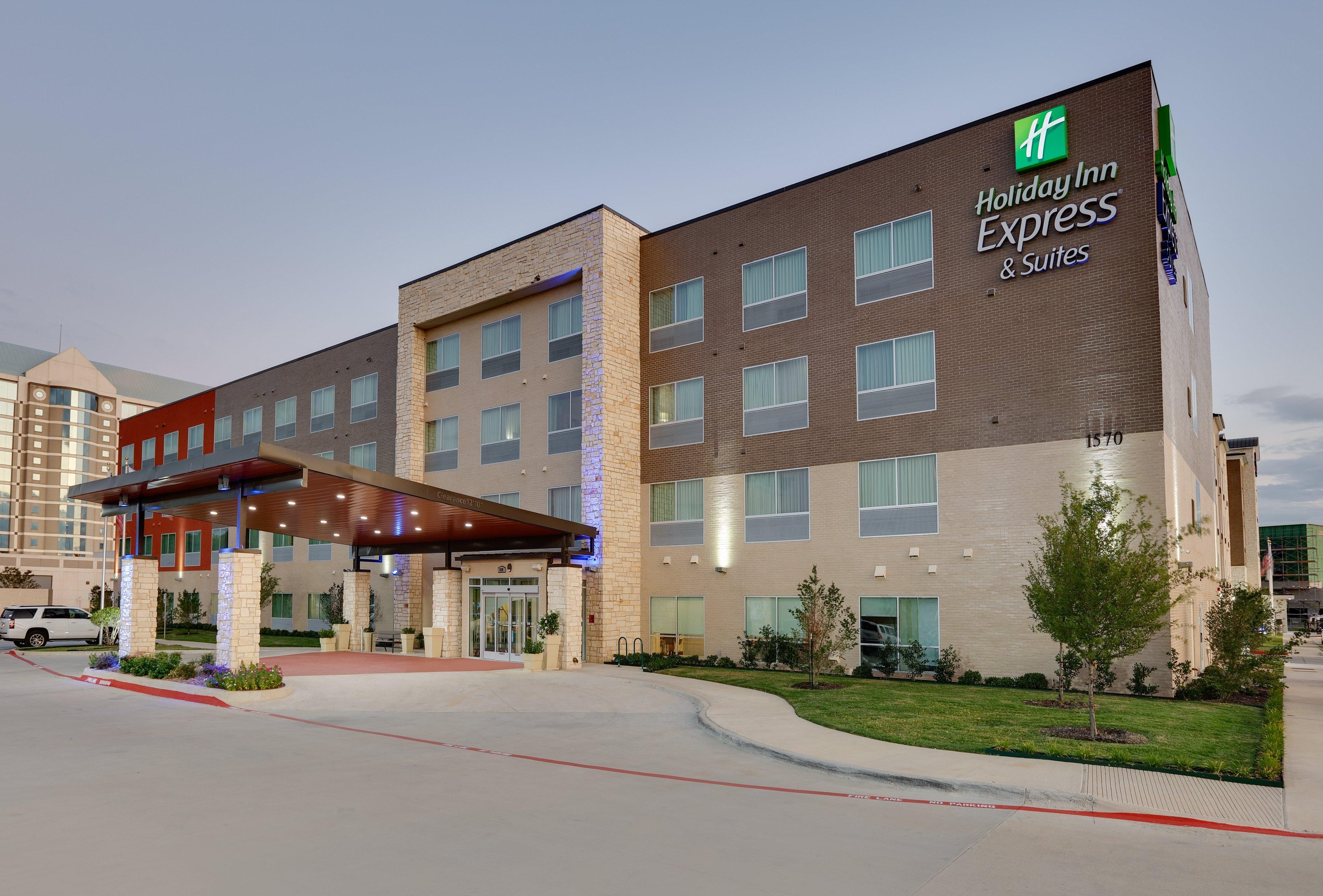 Express & Dallas Nw - By Ihg