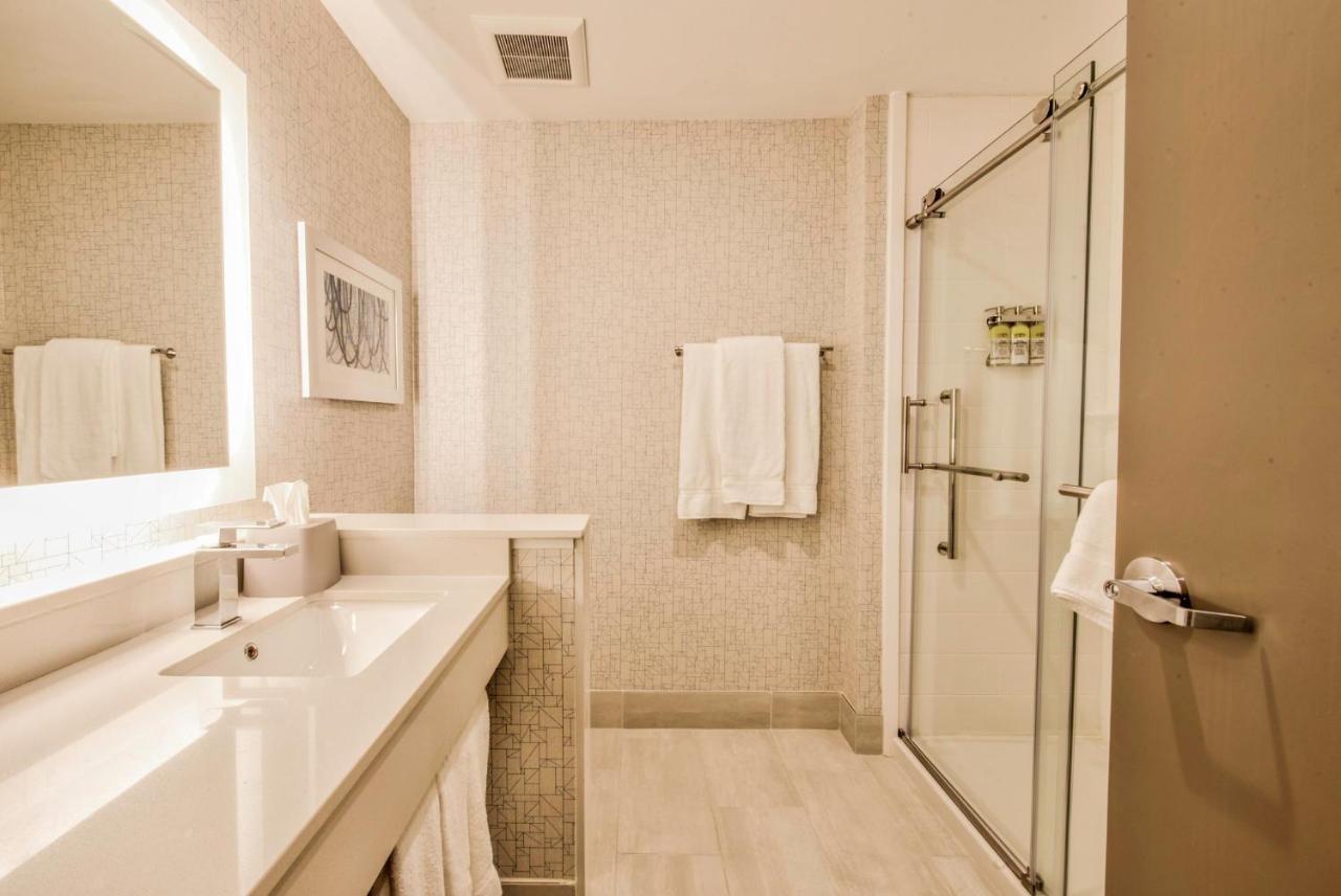 Holiday Express & Dallas Nw - By Ihg