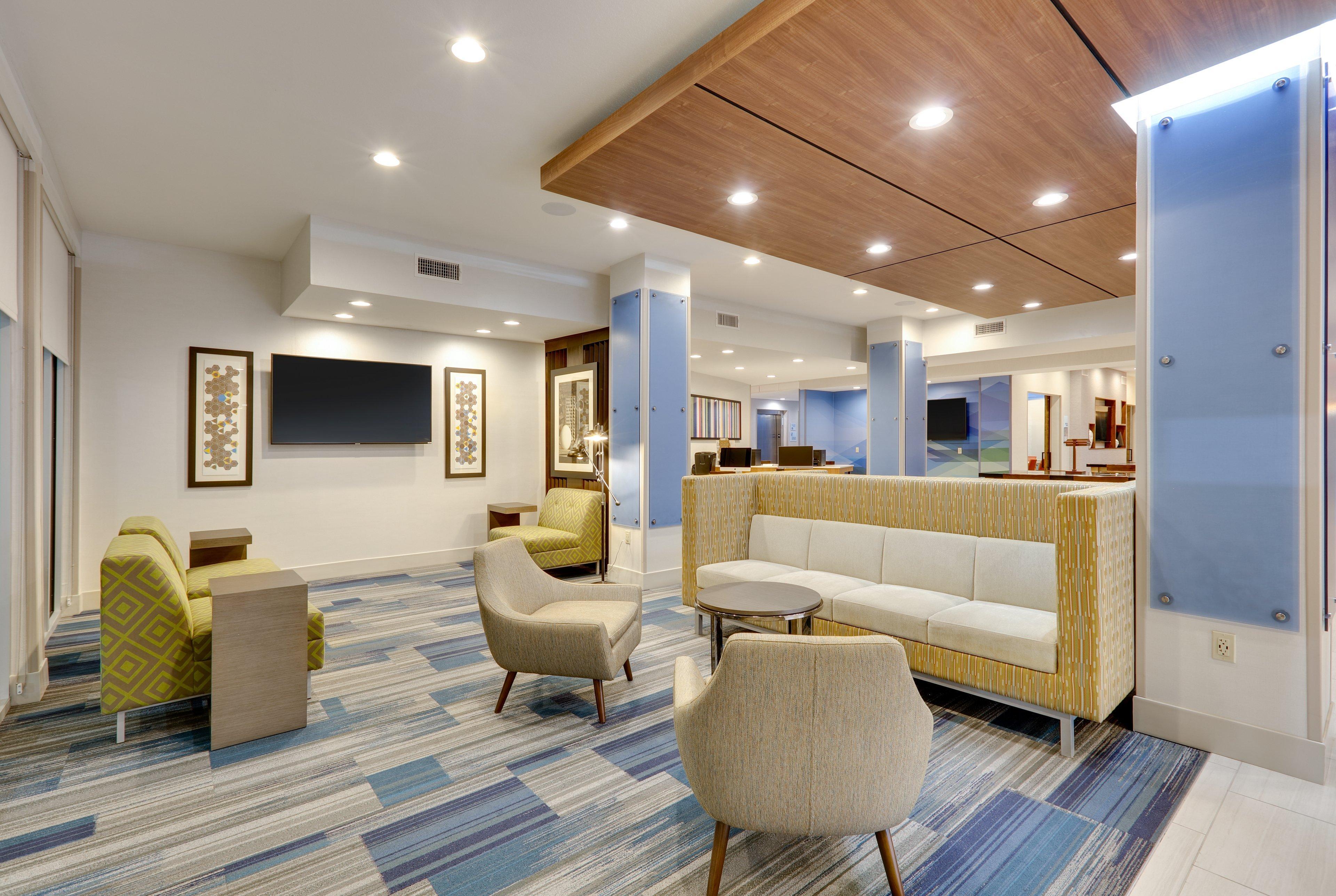 Express & Dallas Nw - By Ihg